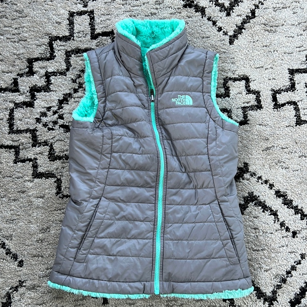 Like New Reversible North Face Vest Girls Medium
